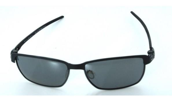 zonnebril OAKLEY Tinfoil carbon OO6018-02, mogelijke gebruikssporen